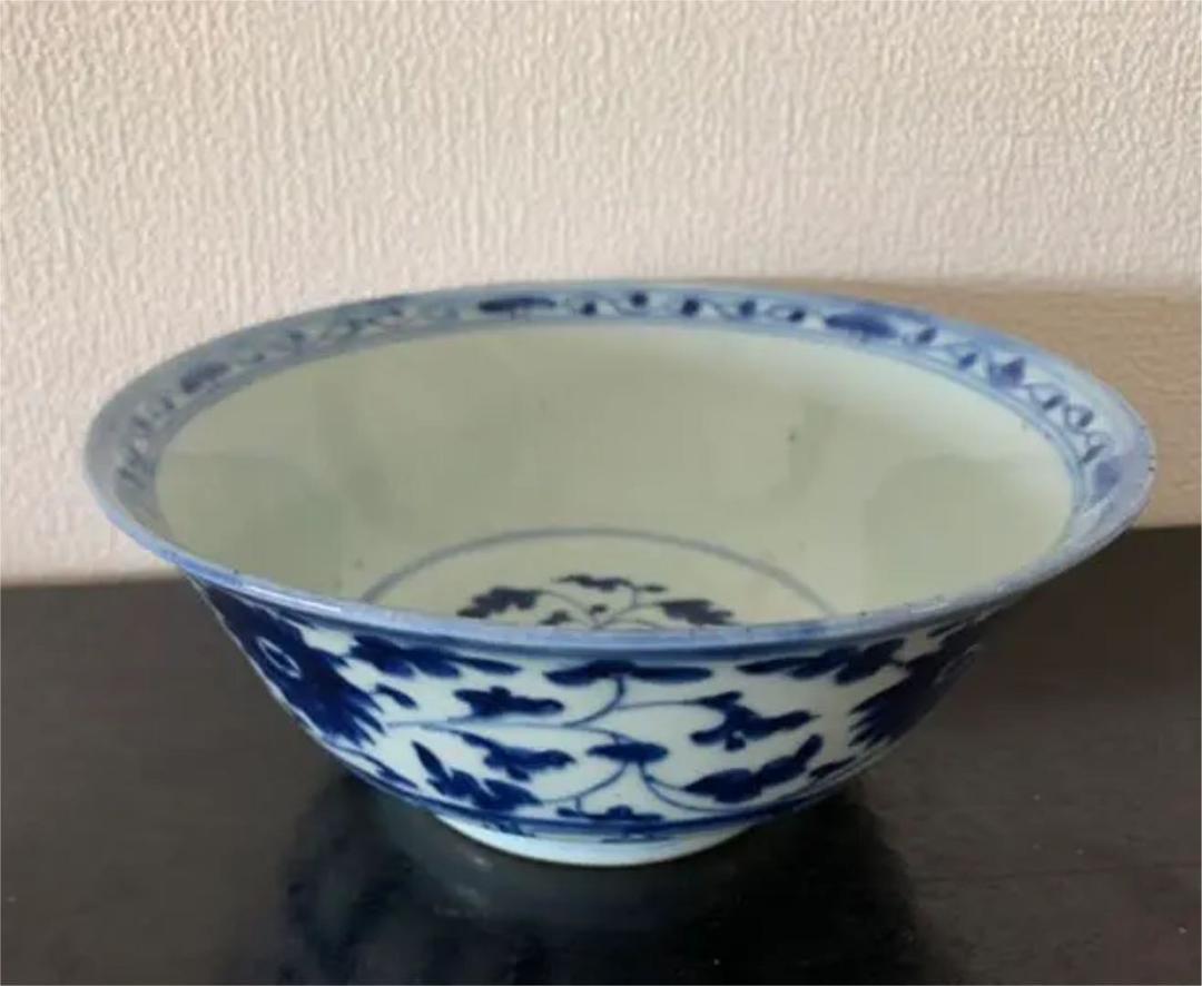 中国清時代青花纏枝蓮茶碗（大清乾隆年製）在銘　B2-1