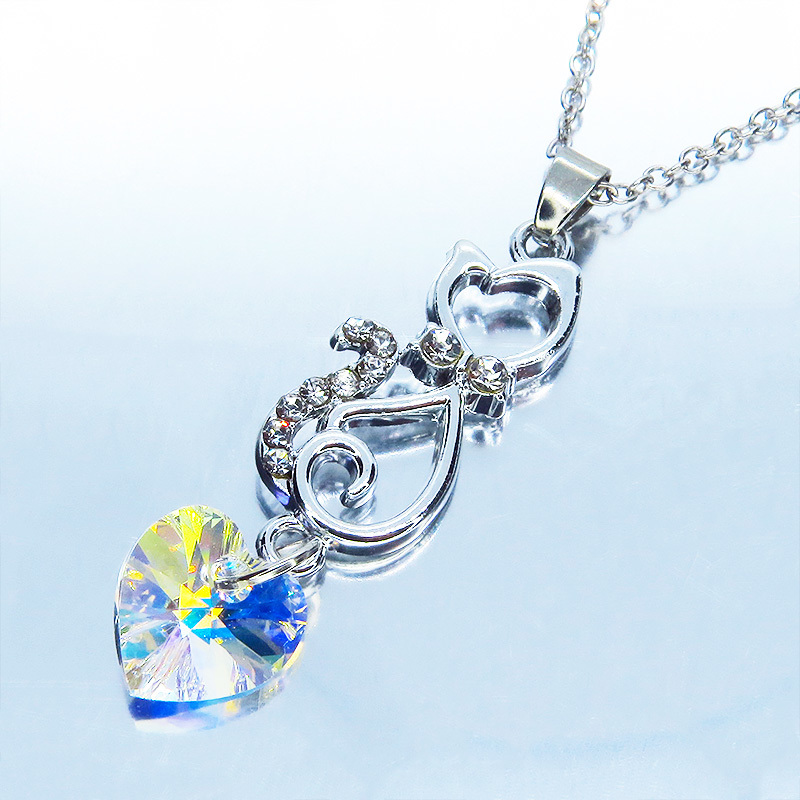  rhinestone . shines silver color. cat motif . Heart type Swarovski ( Aurora ). pretty pendant * necklace 