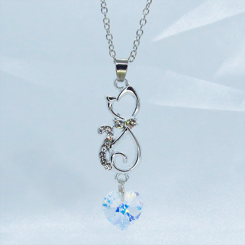  rhinestone . shines silver color. cat motif . Heart type Swarovski ( Aurora ). pretty pendant * necklace 