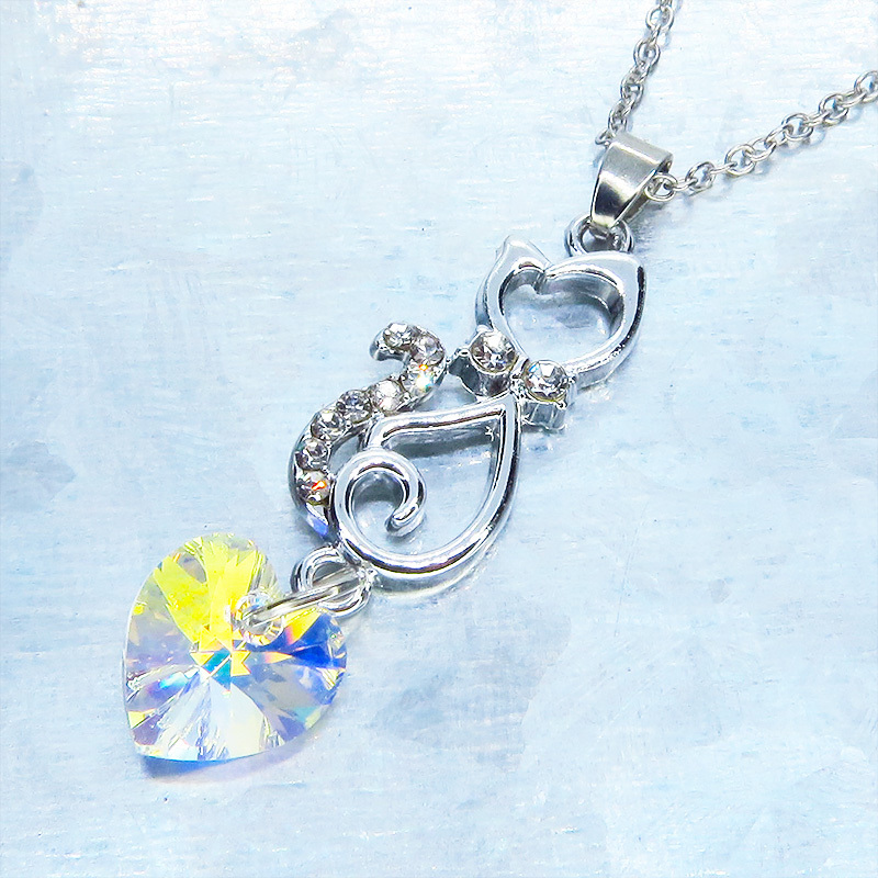  rhinestone . shines silver color. cat motif . Heart type Swarovski ( Aurora ). pretty pendant * necklace 