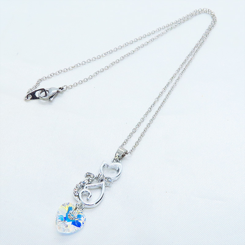  rhinestone . shines silver color. cat motif . Heart type Swarovski ( Aurora ). pretty pendant * necklace 