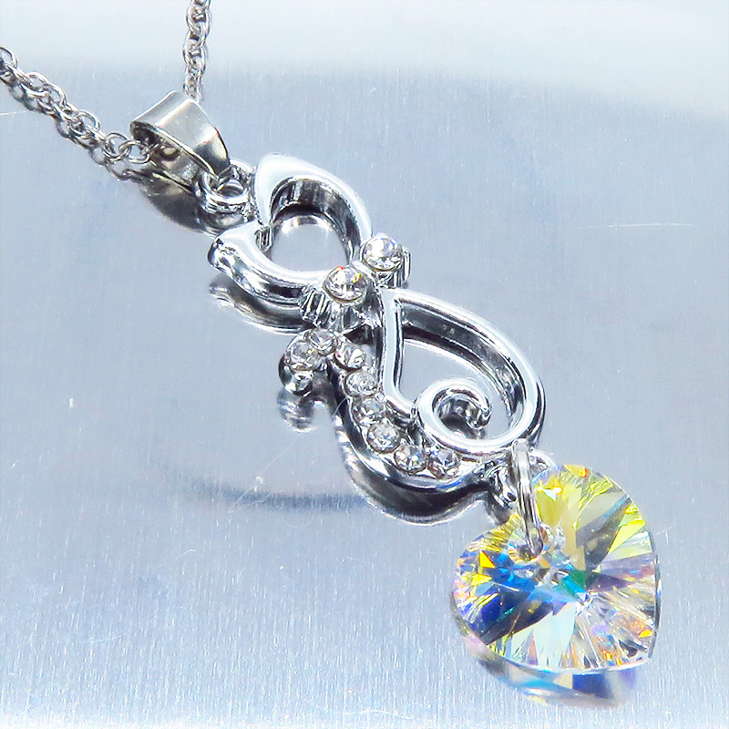  rhinestone . shines silver color. cat motif . Heart type Swarovski ( Aurora ). pretty pendant * necklace 