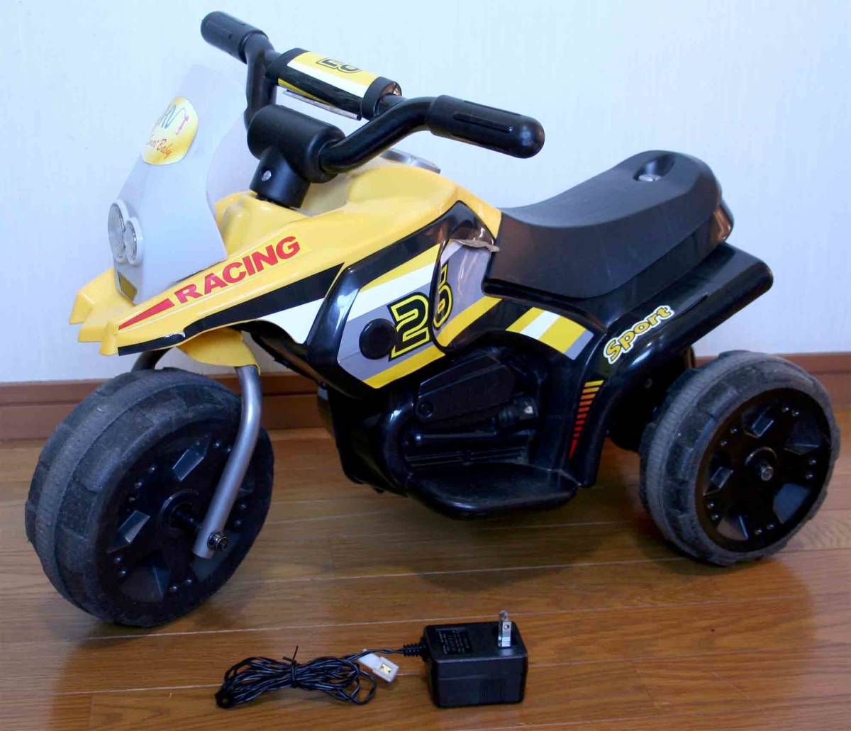 電動乗用バイク 中古品 充電式 乗用玩具 子供用 三輪車 キッズバイク