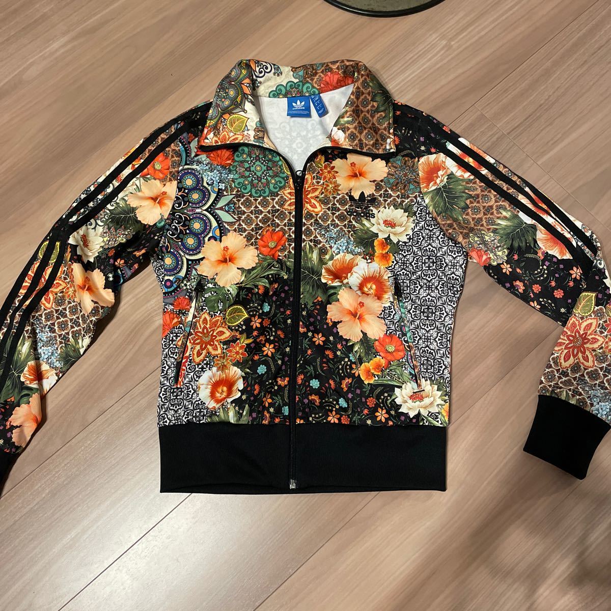 adidas - adidas アディダス farmコラボ ジャージ 派手 花柄の