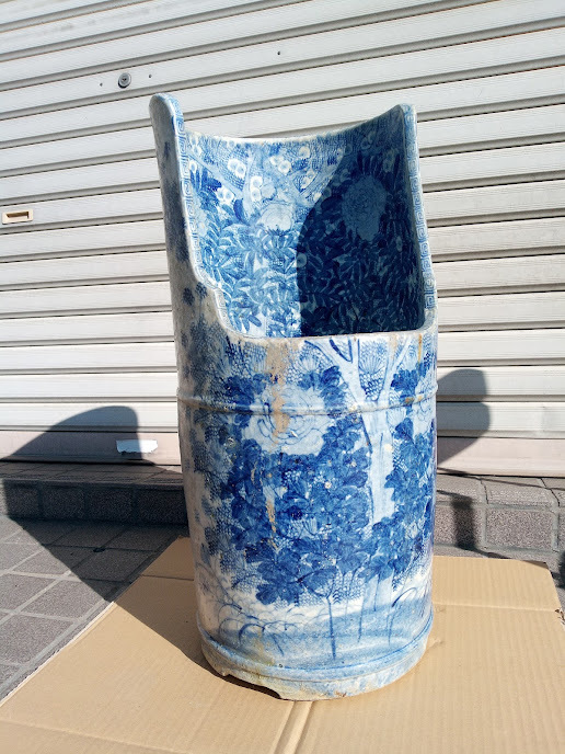 ◇《引き取り限定》小便器/ 陶器製 染付 植物模様 花柄 植木鉢 ガーデン 飾り物 庭 トイレ インテリア 昭和レトロ 古道具 古小便器 置物