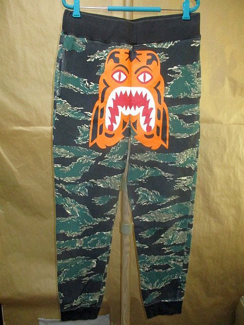 A BATHING APEタイガー ベイプ パンツ エイプ レッド