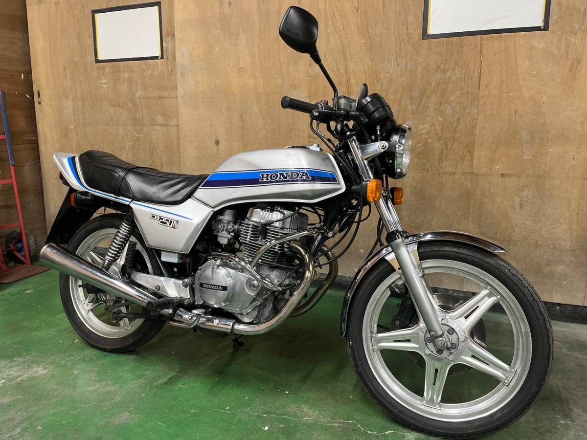 CB250N 大人気のバブ!! 良い音してます!! 登録済み・自賠責保険付き ホンダ HONDA CB400N CB250T CB750 旧車絶版車_画像2