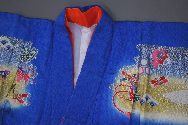 A32-22 быстрое решение б/у товар натуральный шелк женщина .7 лет для "Семь, пять, три" кимоно синий красный ширина уровень .. расческа журавль . длинное нижнее кимоно есть 