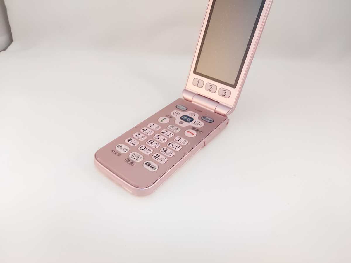 新品同様 判定○docomo らくらくホン F-01Mピンク 純正ACアダプター
