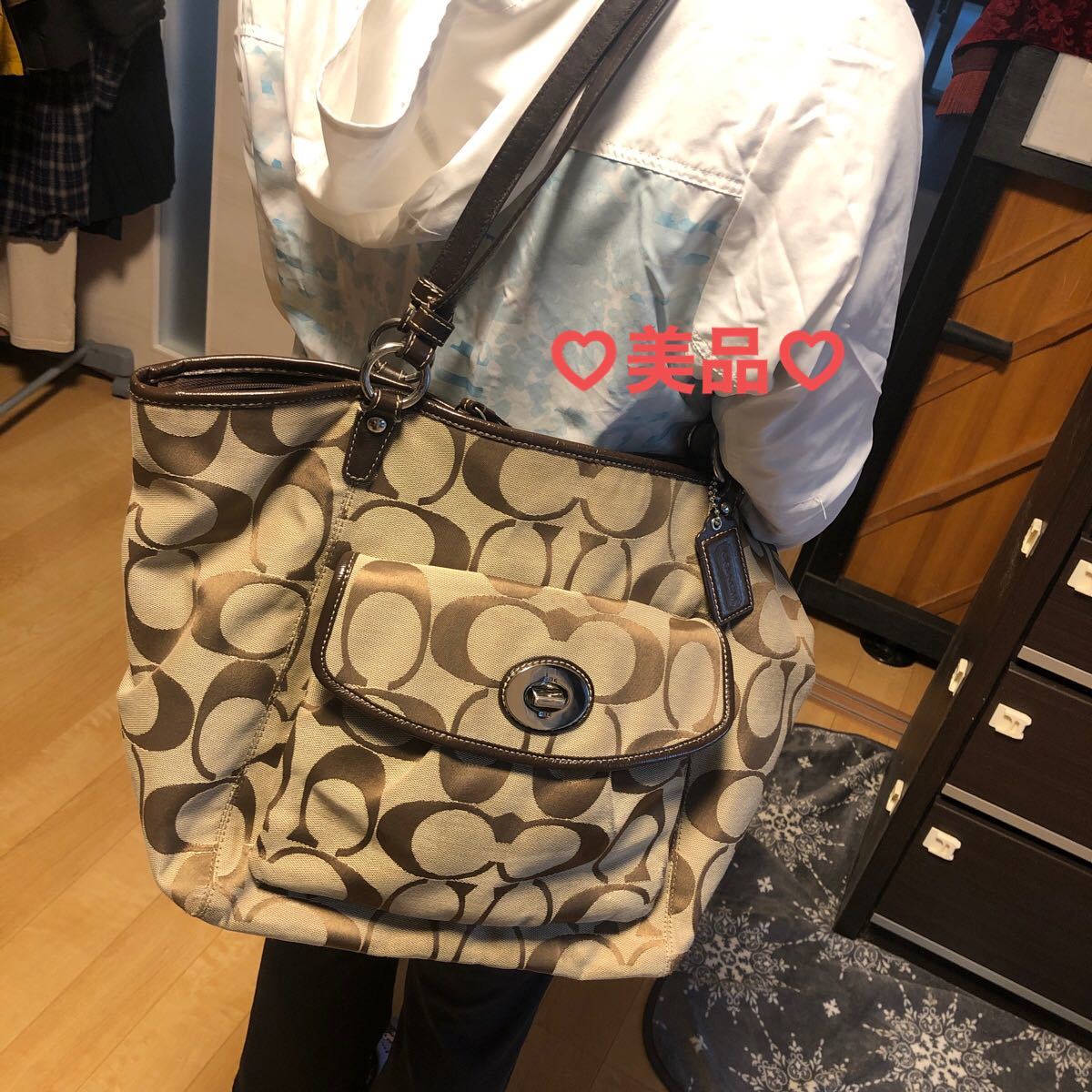 coach コーチ　ショルダーバッグ　トートバック　ハンドバッグ　A3も入ります　通勤　オフ　ポケットも沢山　通学　大容量