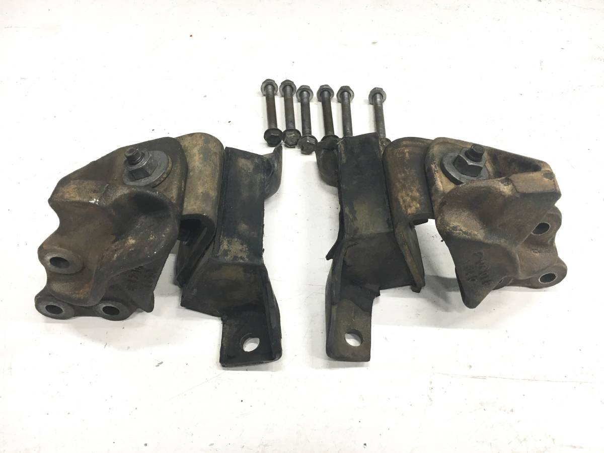  used Ford Mustang 1964 65 66 V8 289 engine mount & frame bracket left right set 