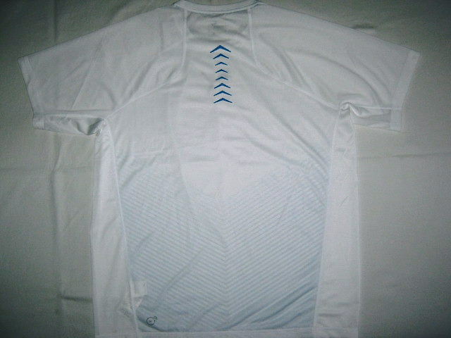 ★新品 PUMA プーマ VENT SS TEE DRY CELL PWRCOOLテクノロジー ドライ Tシャツ XXL 白 吸汗速乾 高機能素材 温度調整機能をもった素材★_画像2