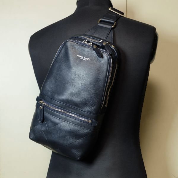 ブラックレーベルクレストブリッジ オールレザー ボディバッグ