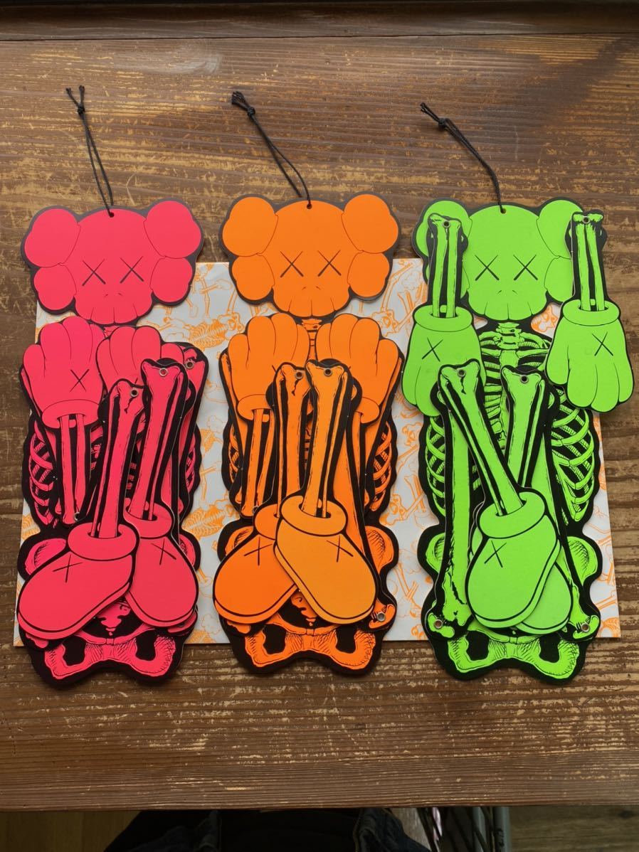 【KAWS COMPANION original fake オーナメント タペストリー ３体セット 人体模型 カウズ オリジナルフェイク 正規品 2006年 ハロウィン】