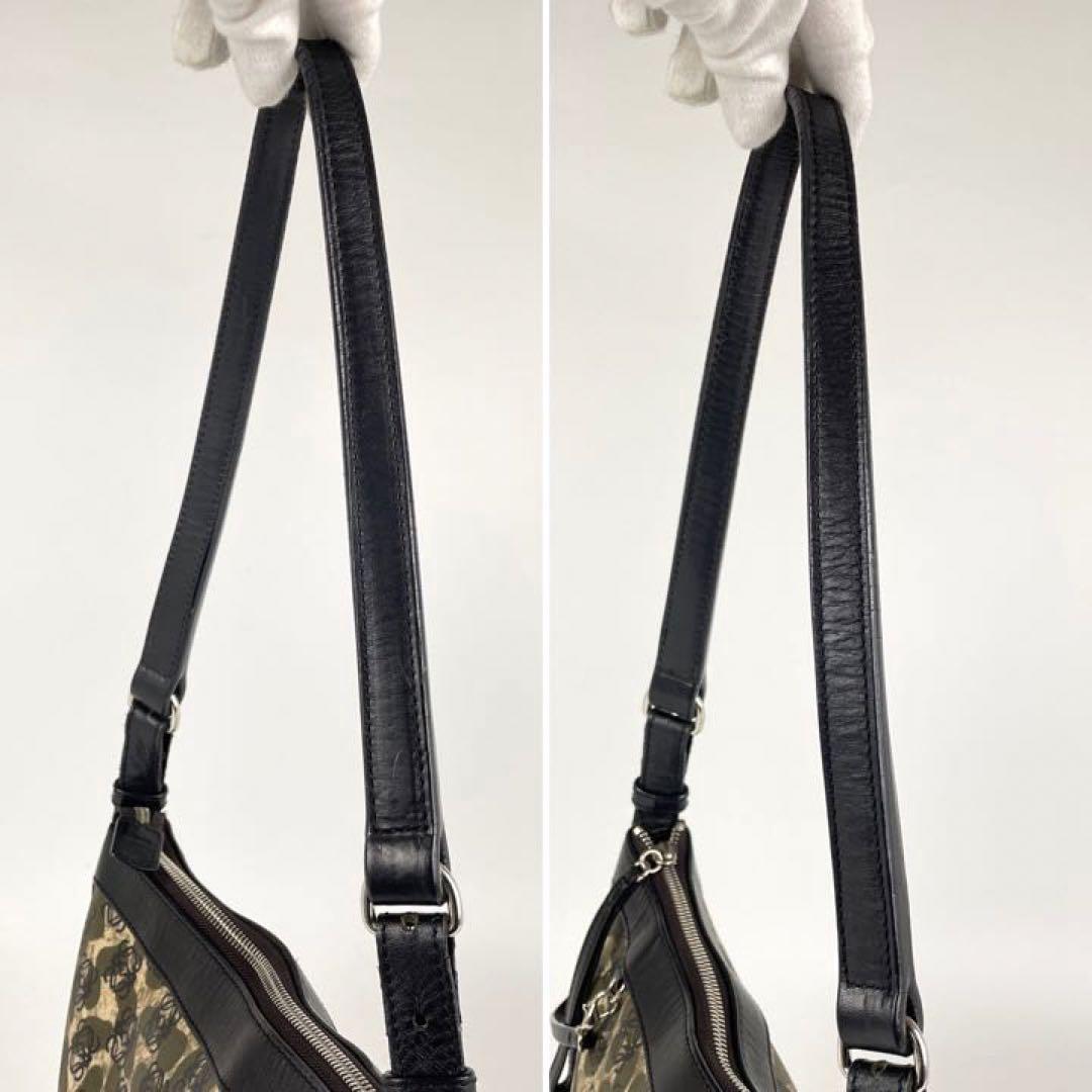 美品 LOEWE ロエベ ショルダーバッグ リピートアナグラム PVC 美品 LOEWE ロエベ ショルダーバッグ リピートアナグラム PVC