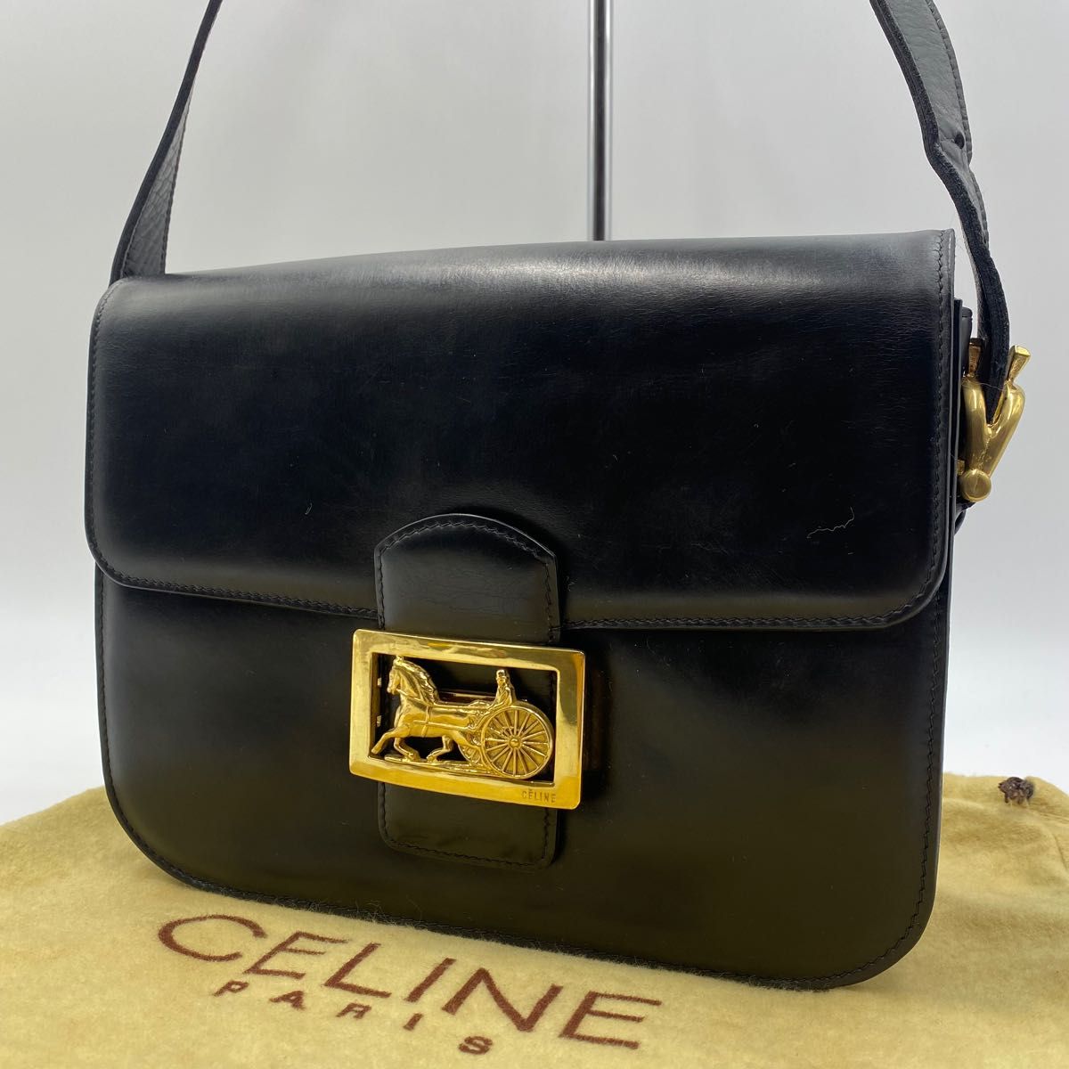 2022年5月新作下旬 CELINE(セリーヌ) 馬車金具 レザー ショルダー