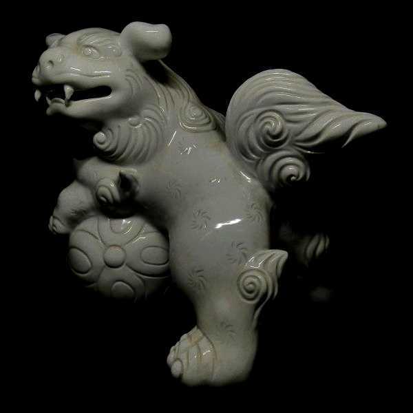 .. work see respondent . exist saucepan island . white porcelain sphere lion also box equipped inspection : Tang lion / saucepan island / ornament z073