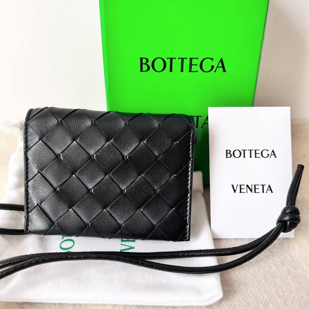 ボッテガヴェネタ BOTTEGA VENETA 美品 ほぼ未使用 ストラップ付き イントレチャート レザー カードケース ミニ 財布 ブラック 黒  今年購入