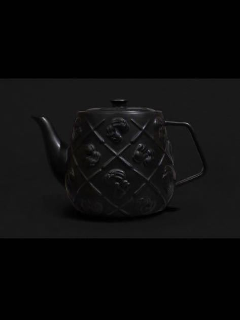 新品完全未開封プチプチからも出してません】KAWS Teapot Ceramic 