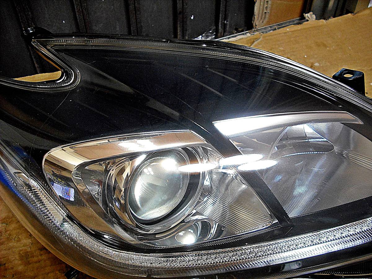 再×14入荷 30 後期 プリウス 右 HID ヘッドライト ZVW30 - ライト