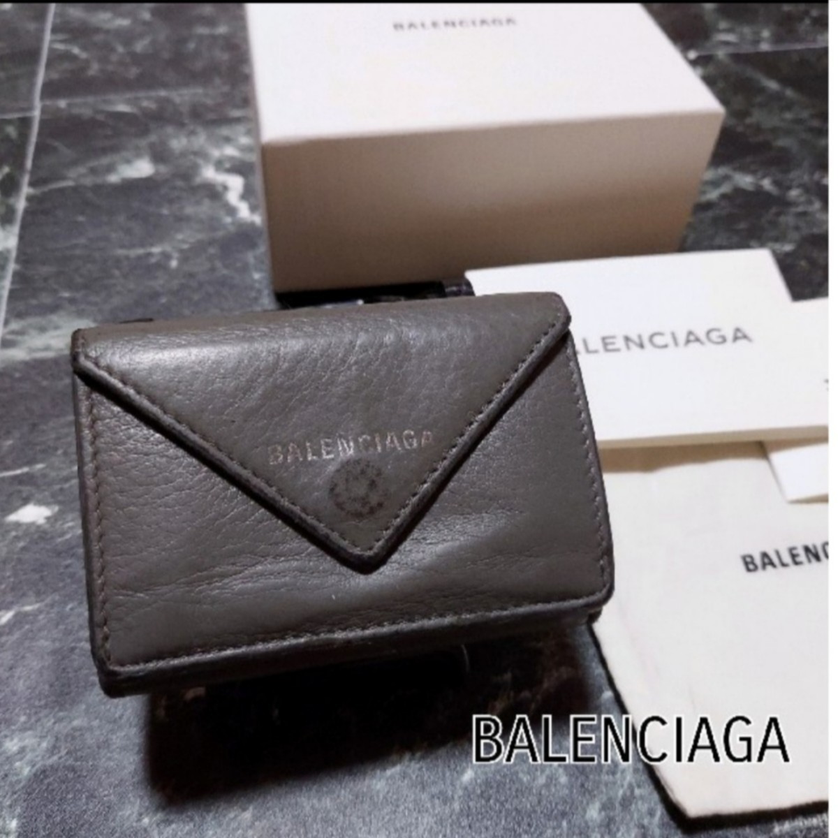 箱、保存袋、カード付き　バレンシアガ　BALENCIAGA　ペーパーミニウォレット　三つ折り財布