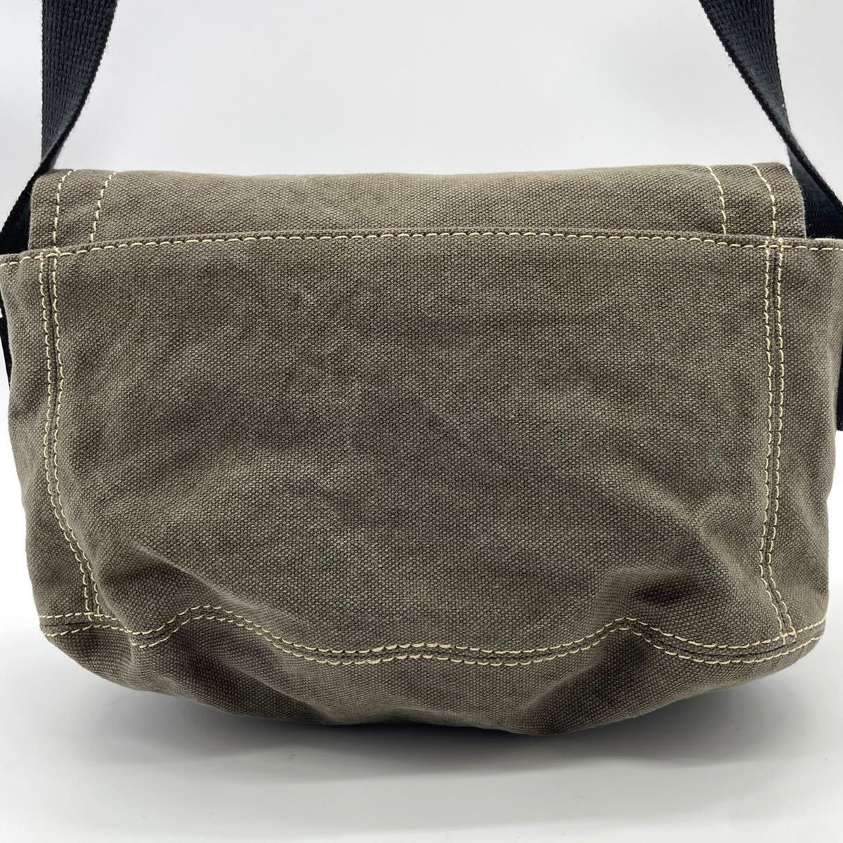 極美品 ヴィヴィアンウエストウッド キャンバス オーブロゴ 未使用品 匿名配送 極美品 ヴィヴィアンウエストウッド キャンバス オーブロゴ 未使用品 匿名配送