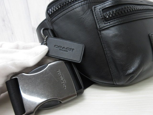 ワンピなど最旬ア! ✨美品✨ coach コーチ パーフォレイテッド ボディ