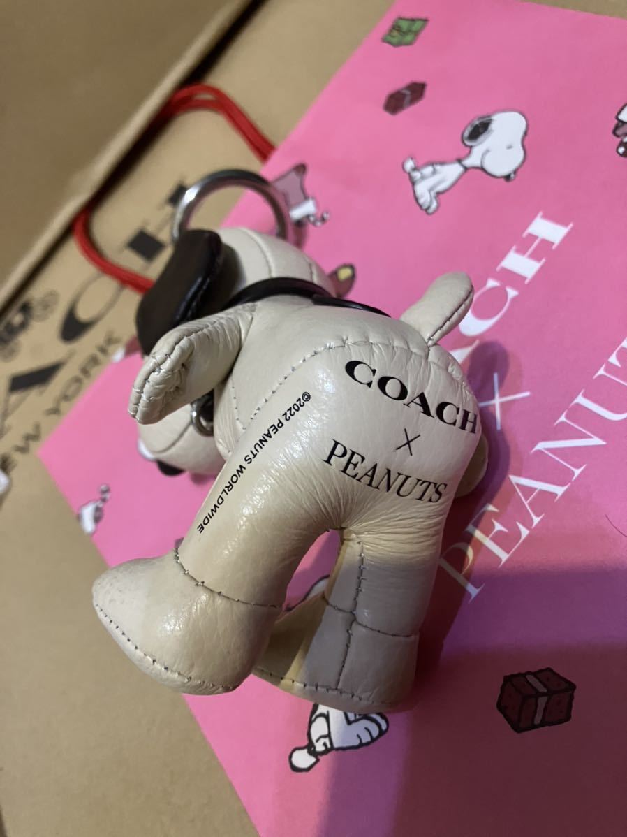 新品COACH スヌーピー バッグ チャーム 完売品