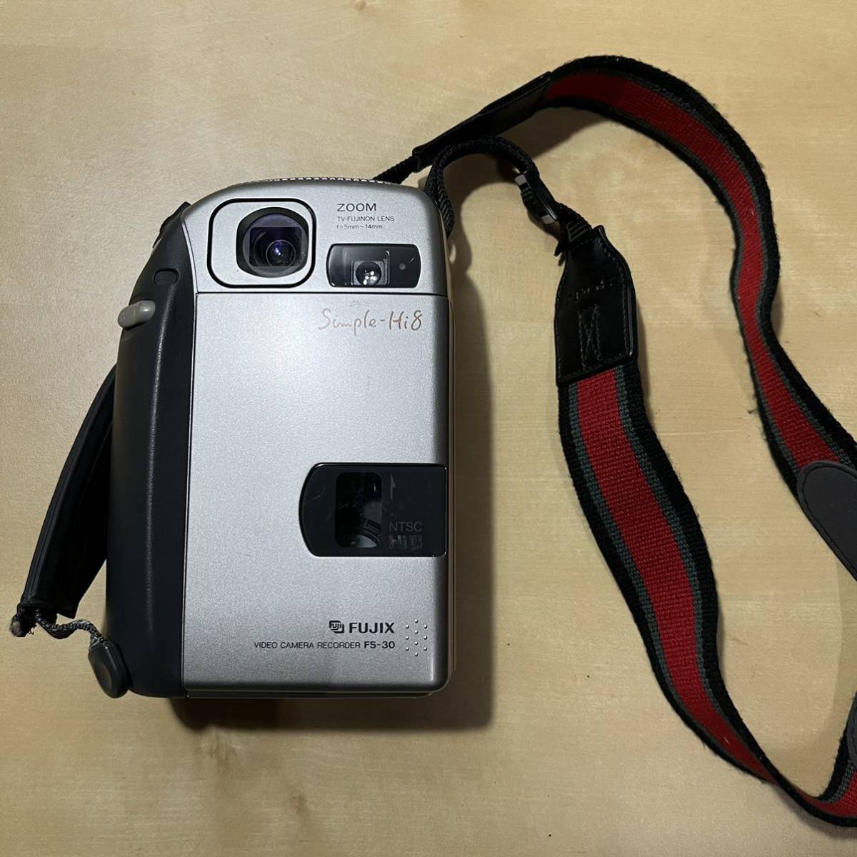 Yahoo!オークション - FUJI FUJIX Simple-Hi8 8ミリビデオカメラ Yahoo!オークション - FUJI FUJIX Simple-Hi8 8ミリビデオカメラ