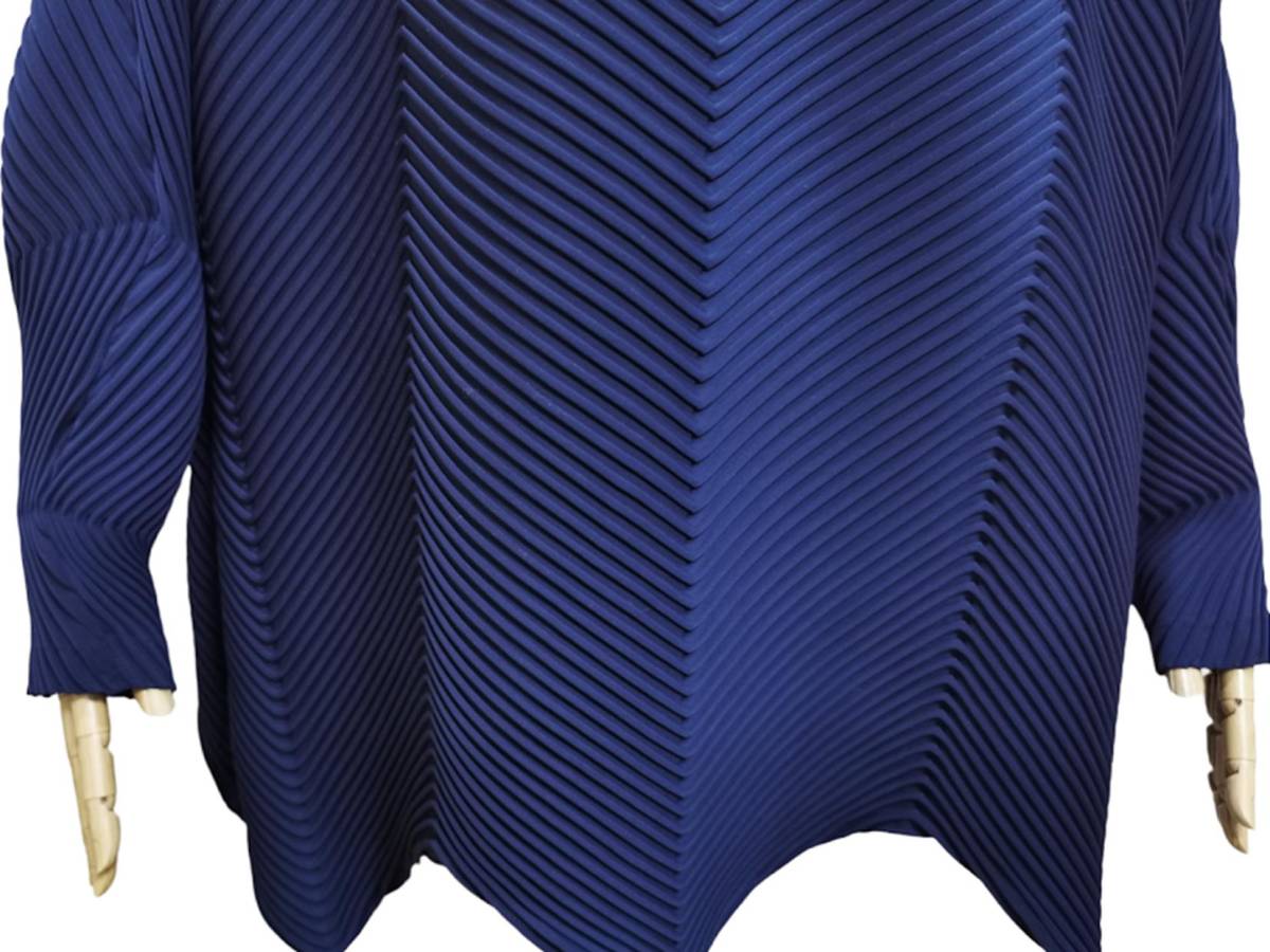☆★極美品 2019AW イッセイミヤケ ISSEY MIYAKE MONTAGE Baked Stretch 変形ルーズトップス Diagonal Pleats 青系ブルー Size 2★☆_画像5