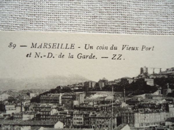 【絵葉書1枚】 MARSEILLE - Un coin du Vieux Port et N.D. de la Garde /Notre Dame フランスヨット港レトロ都市街建築 ハガキ 30-1_画像2