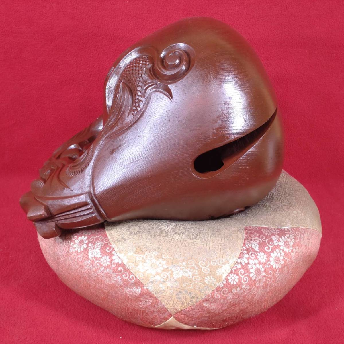 玉鱗作 木魚 特大 座布団 撥付 仏教美術 仏具 法具 仏壇 寺院 玉鱗作 木魚 特大 座布団 撥付 仏教美術 仏具 法具 仏壇 寺院
