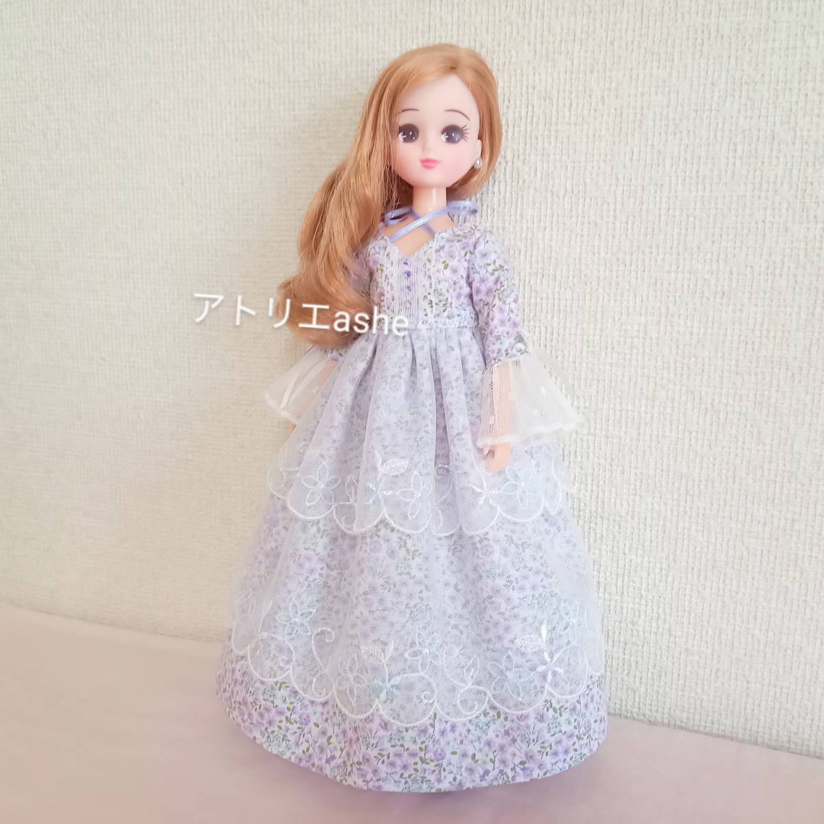 送料無料！ハンドメイド ネオブライス・リカちゃんの服「クロスリボンの花柄ドレス（ベルスリーブ）」ワンピース ドレス 花柄 服 レース_画像7