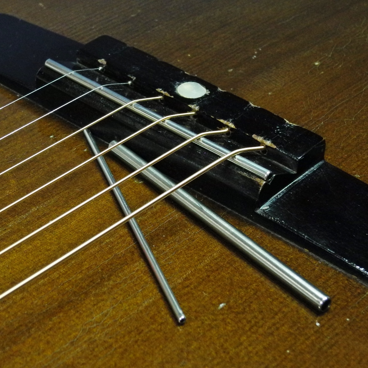 中空パイプサドル 真鍮/銅/ステンレス製 4mm径 3本セット ダイナミックギター用_ステンレス製中空パイプサドルサンプル画像