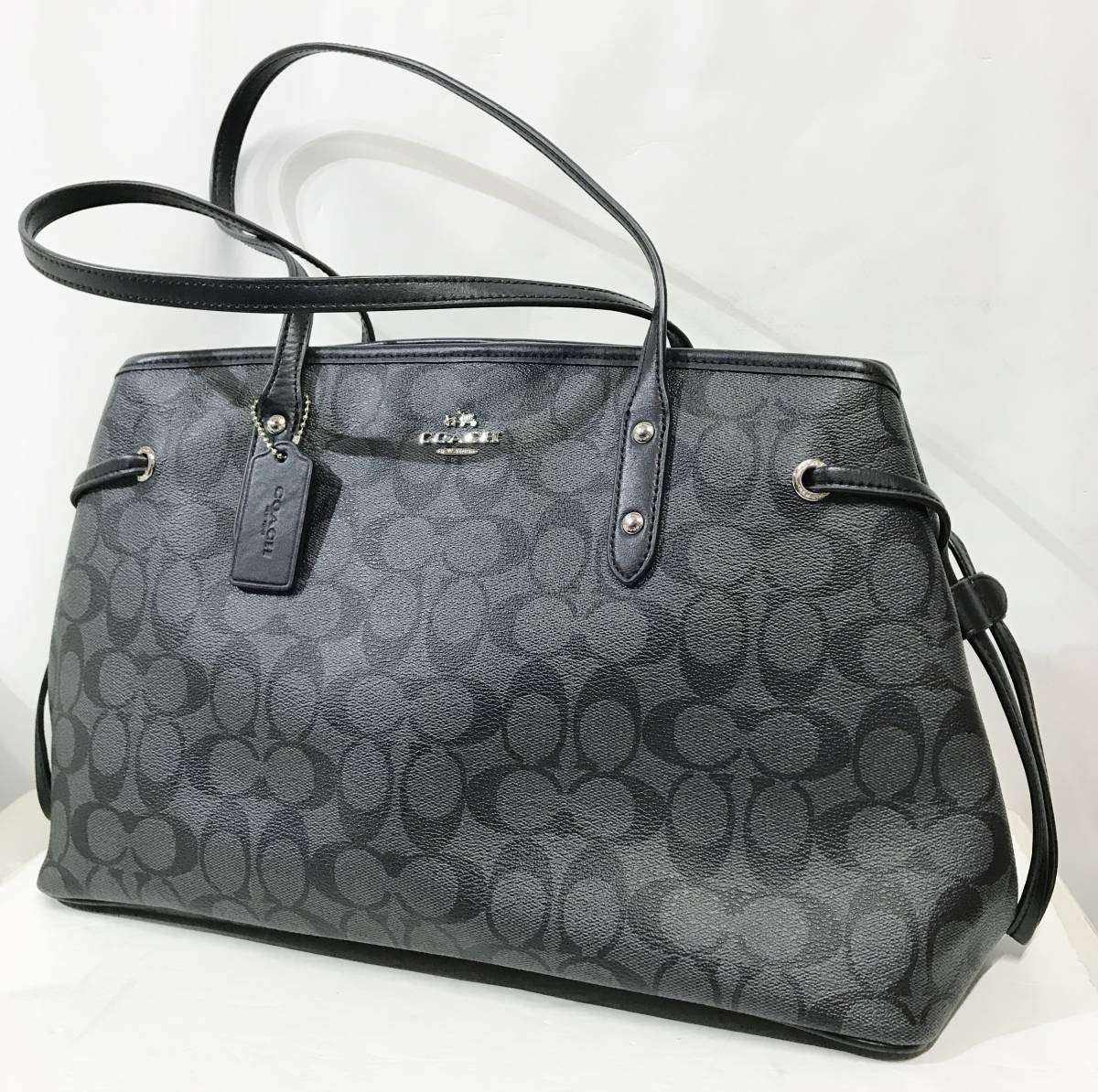 COACH コーチ ロゴプレート/キーホルダー付き シグネチャー柄 トートバッグ チャコールブラック ハンド ショルダー 鞄_画像1