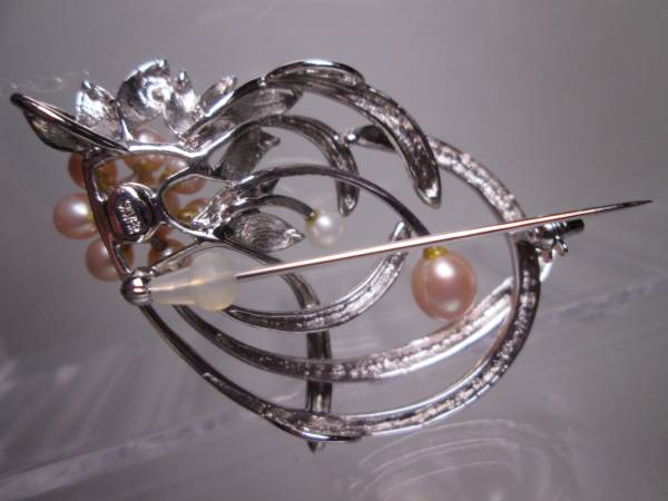 *SILVER pink pearl. wonderful flower design. brooch 