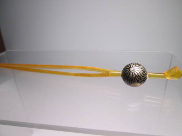 * antique * chrysanthemum gold silver lacqering. ornamental hairpin 