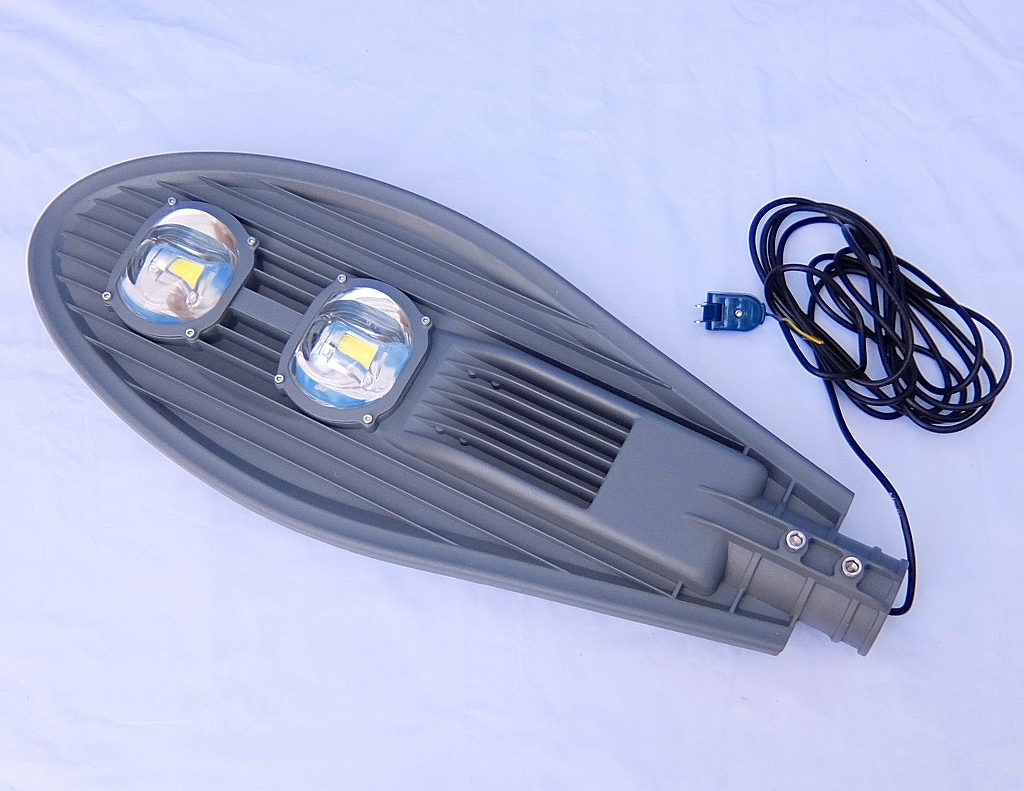 ◆最新！プロジェクター式 道路灯タイプ LED100W投光器！1000W相当 店舗/工場/駐車場/広場に◆