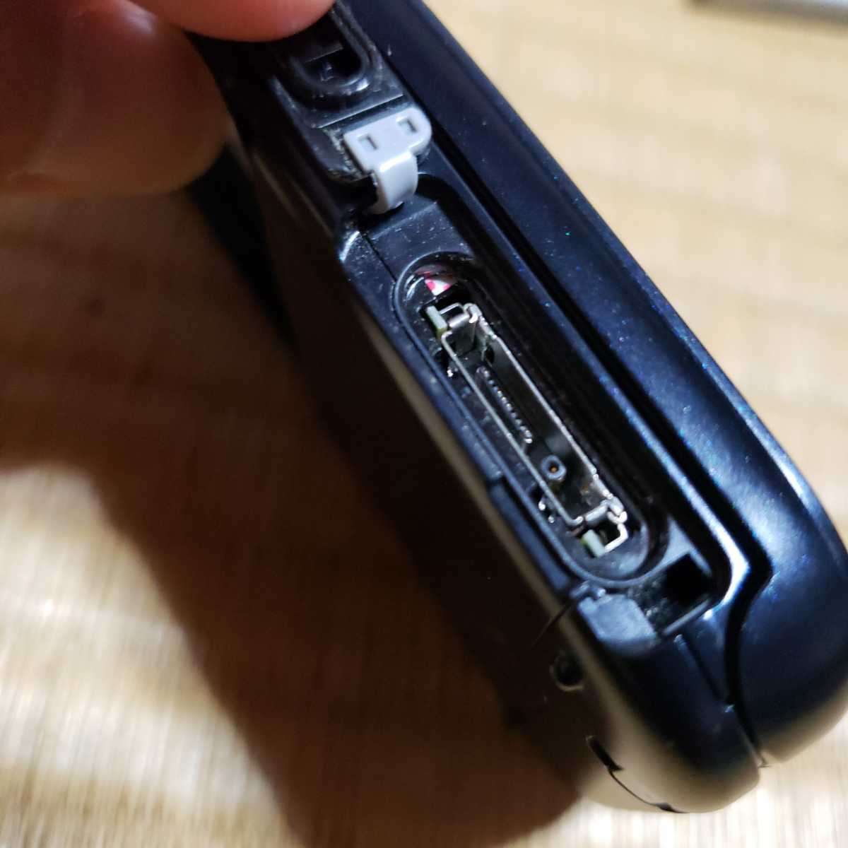 美品 ドコモ らくらくホンベーシック4 F-01G(ブラック)