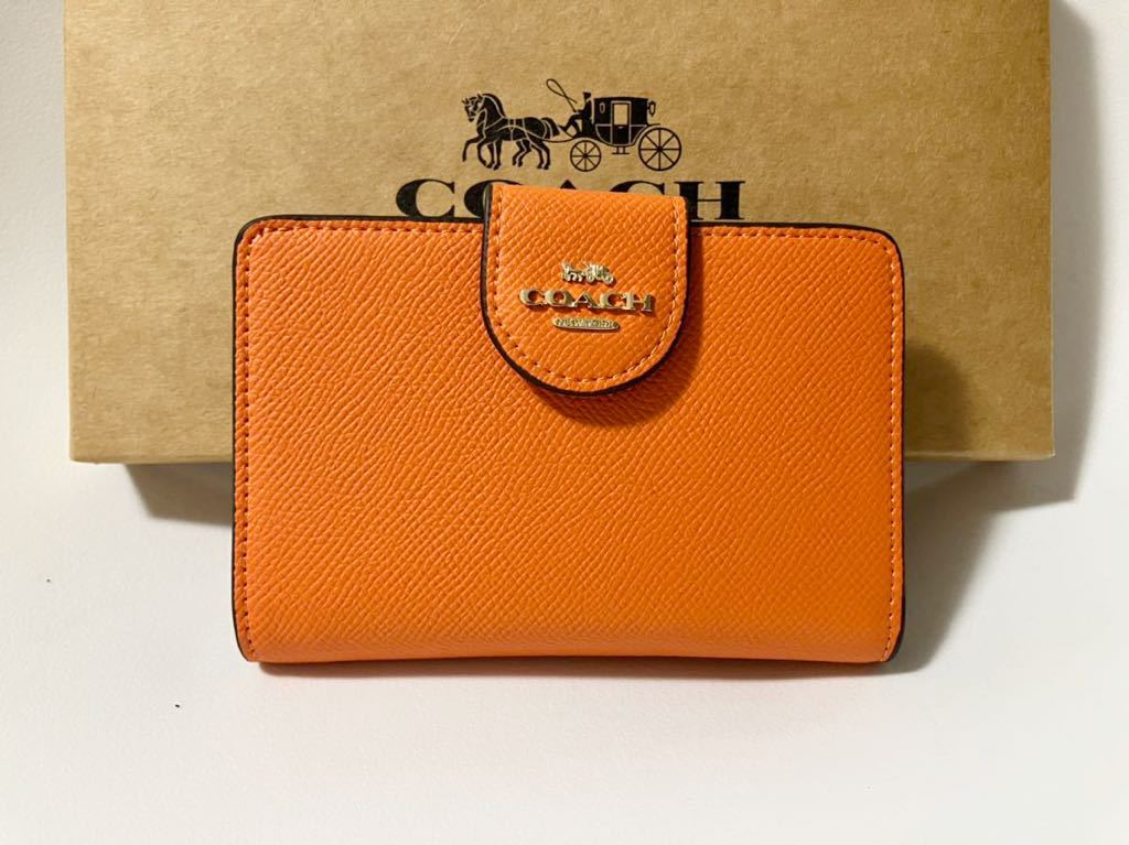 COACH コーチ　財布　二つ折り財布　レディース　新品　未使用　オレンジ