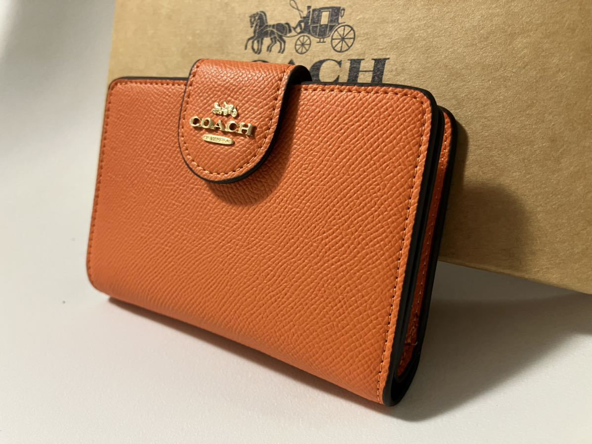 COACH コーチ　財布　二つ折り財布　レディース　新品　未使用　オレンジ