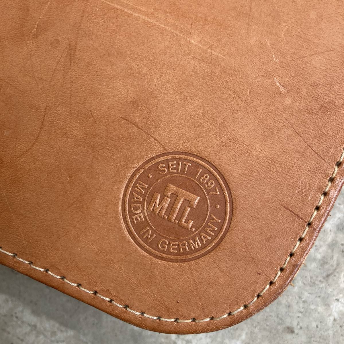 M.T.L MTL ドイツ製 本皮 ショルダー バッグ レザーバッグ 革製 鞄 ビンテージ キャンプ ウエストバッグ ヌメ革 レザー 財布の画像2
