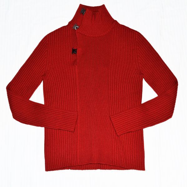 ★VNECK【ヴイネック】/イタリア 大人の上品さ・色気をより一層演出させることができる赤 贅沢な金具付きのリブネックセーター48