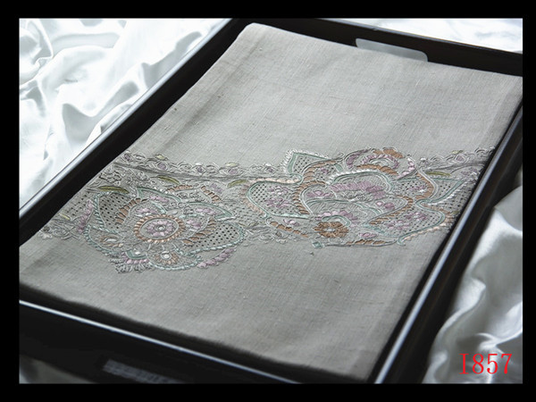 美術】I857厳選西陣 紬 相良刺繍 スワトウ刺繍 王宮麗花紋 銀鼠色地