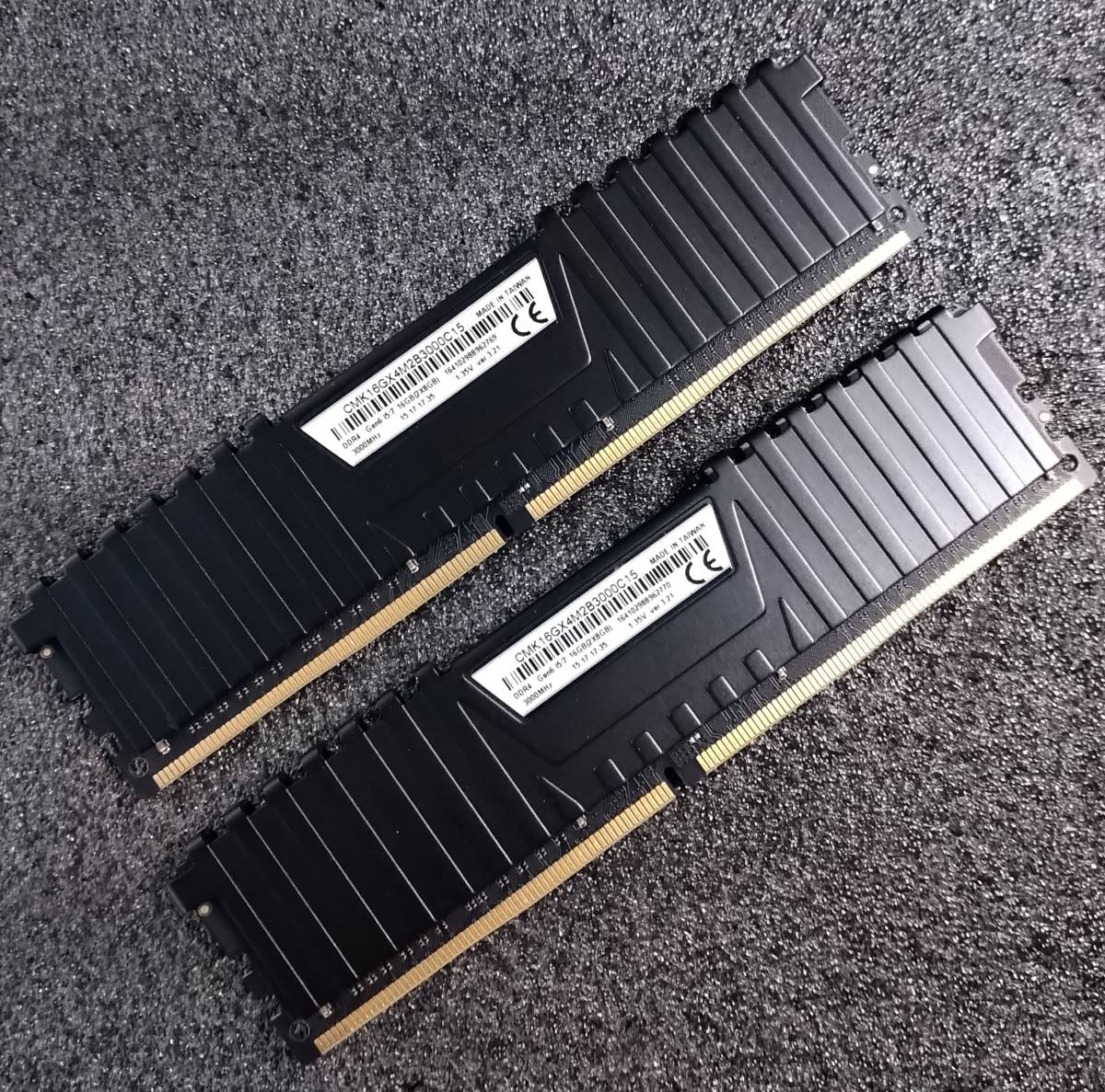 [ б/у ]DDR4 память 16GB(8GBx2) Corsair CMK16GX4M2B3000C15 коробка есть [DDR4-3000 PC4-24000]