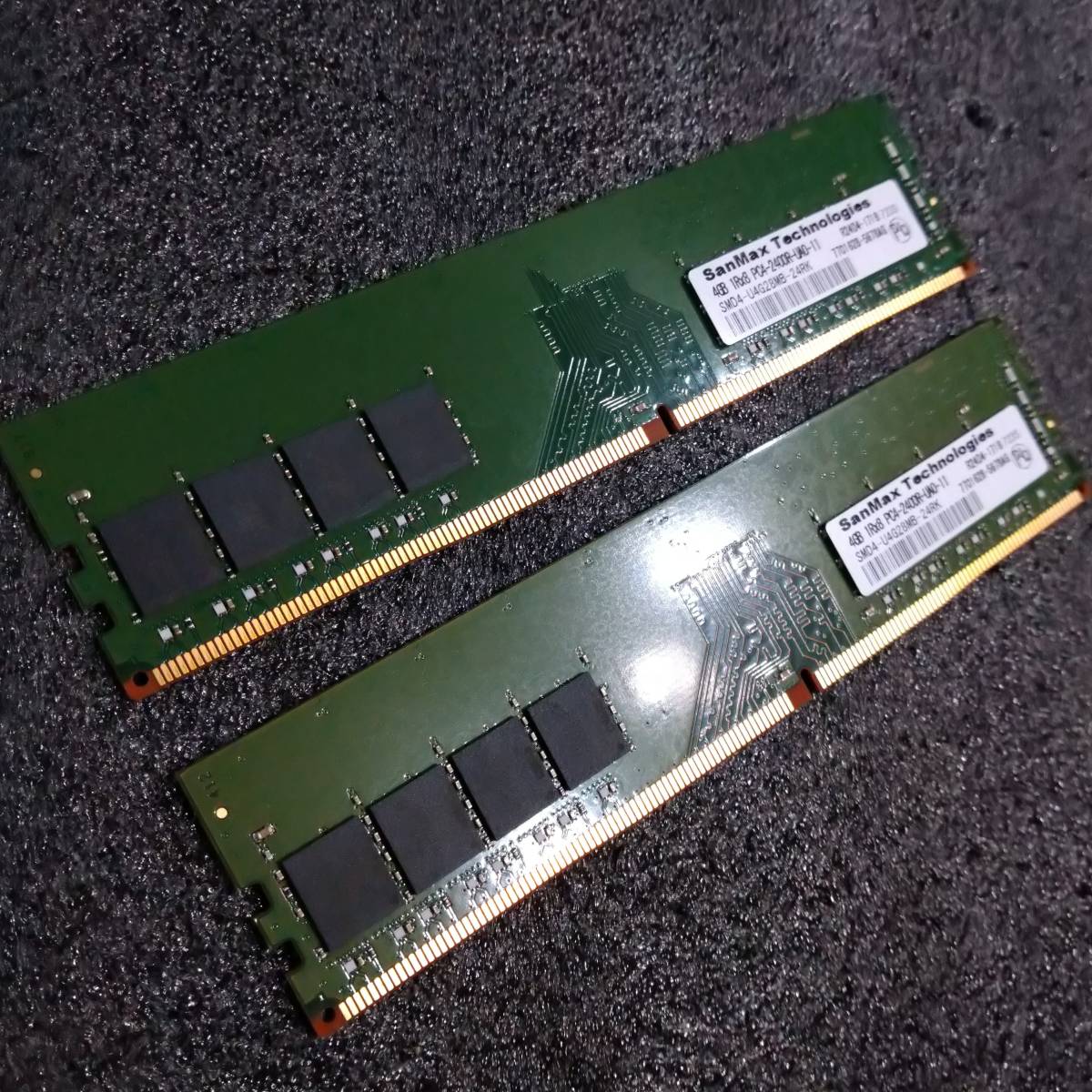 【中古】DDR4メモリ 8GB(4GB2枚組) SanMax SMD4-U4G28MB-24RK [DDR4-2400 PC4-19200]_画像3