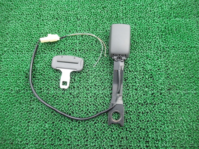 Mira custom правый передний ремень безопасности получить накладка catch пряжка водительское сиденье боковой RH оригинальный L275S быстрое решение эпоха Heisei 19 год Daihatsu 73230-B2090-B1 Mira custom правый передний ремень безопасности получить накладка catch пряжка водительское сиденье боковой RH оригинальный L275S быстрое решение эпоха Heisei 19 год Daihatsu 73230-B2090-B1