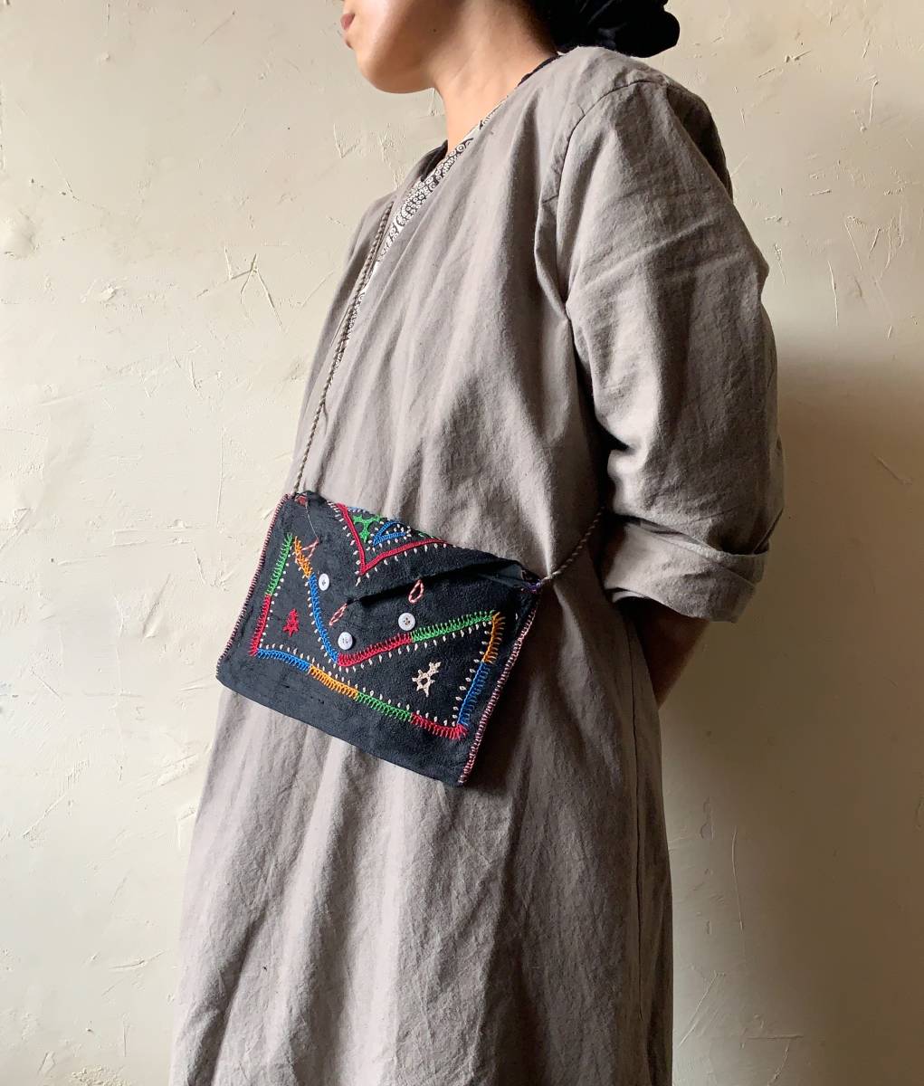 魅了 ラバリ族 民族 インド ハンドメイド 手縫い 刺繍 ブロック 