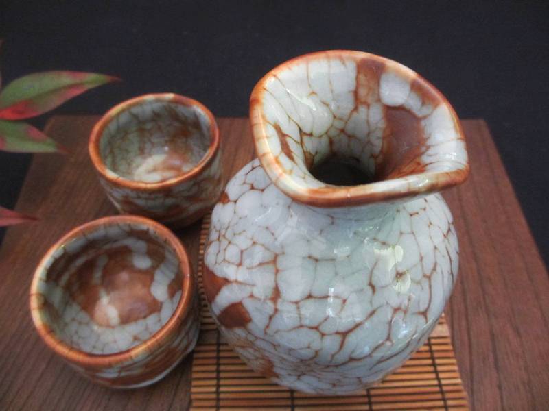 Yahoo!オークション - 酒器 梅花皮鼠志野酒器揃(木箱入) 康元窯 Yahoo!オークション - 酒器 梅花皮鼠志野酒器揃(木箱入) 康元窯
