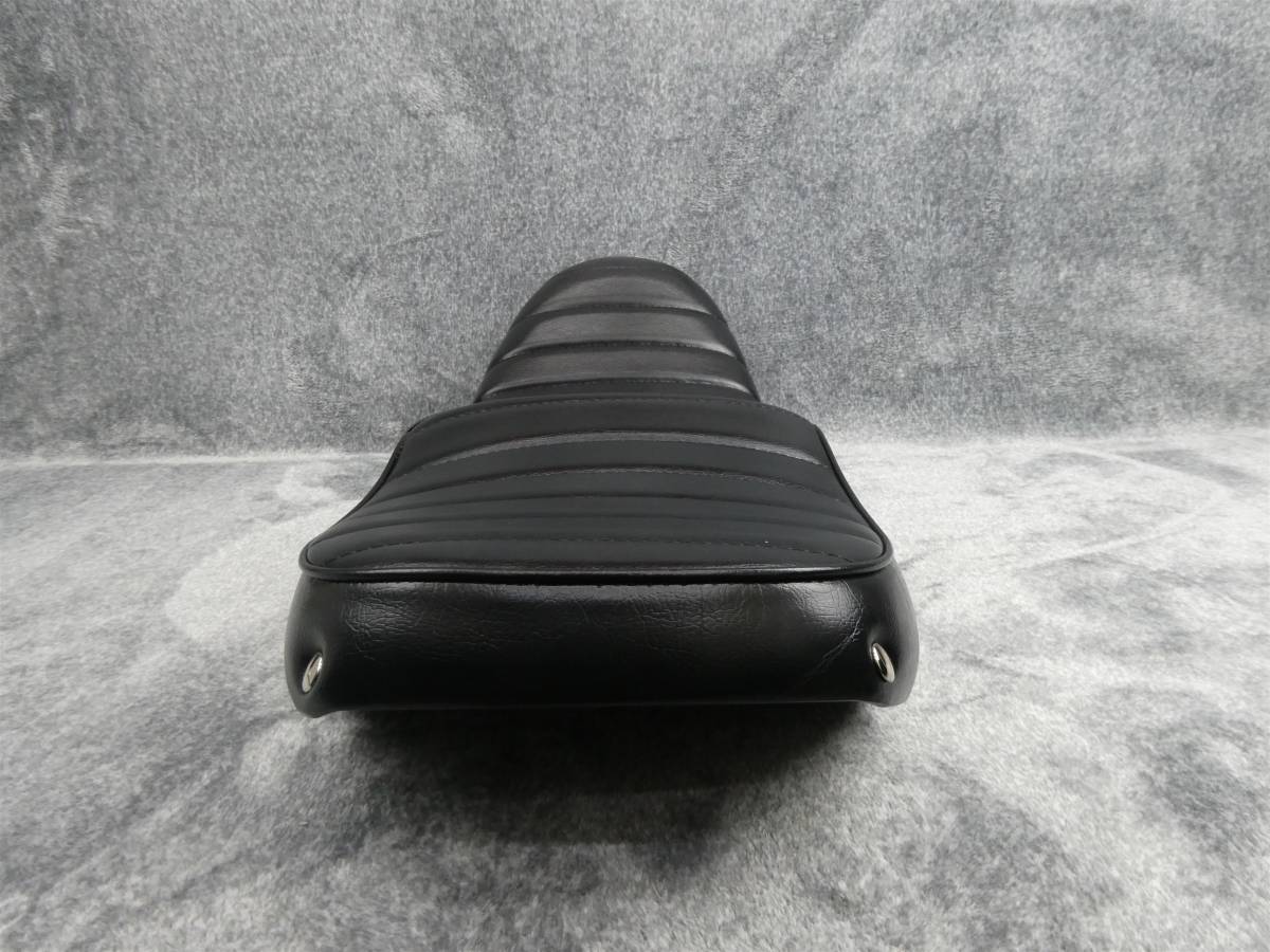 新品本物 GPZ400F 鋲 打ち黒 皮 タックロール シート /ZX400A